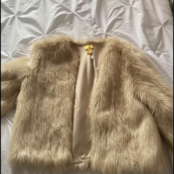 Faux fur jacket - Picture 2 of 3